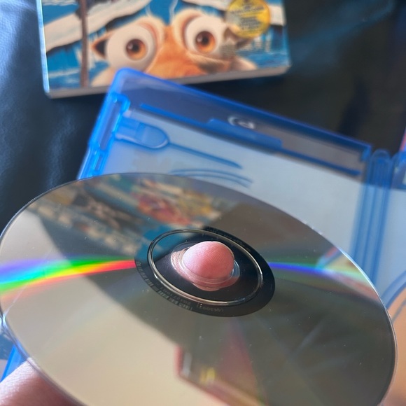 (FREE) Blu-ray Bundle: Ice Age and Despicable Me - Picture 8 of 10